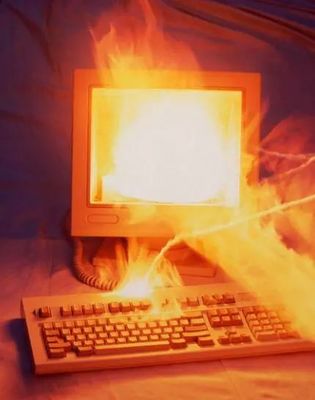 電腦突發(fā)火災(zāi)莫慌張 電氣火災(zāi)中計算機的正確應(yīng)急處理指南