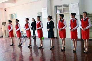翱翔藍天，禮儀先行 四川航空學校空乘專業(yè)招生報名條件及禮儀服務解析